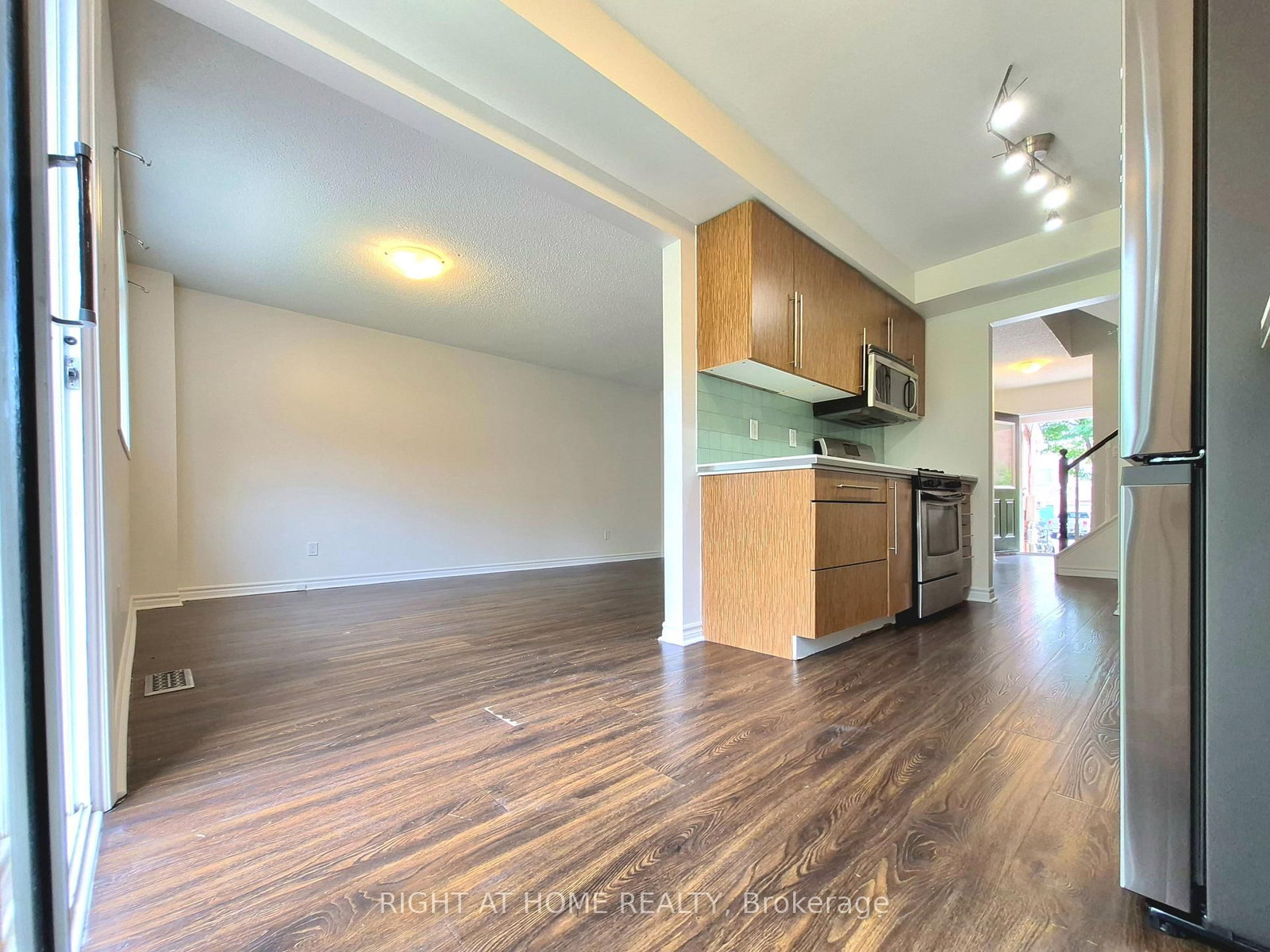 21 Mccullock Crescent • Ajax, ON photo 12