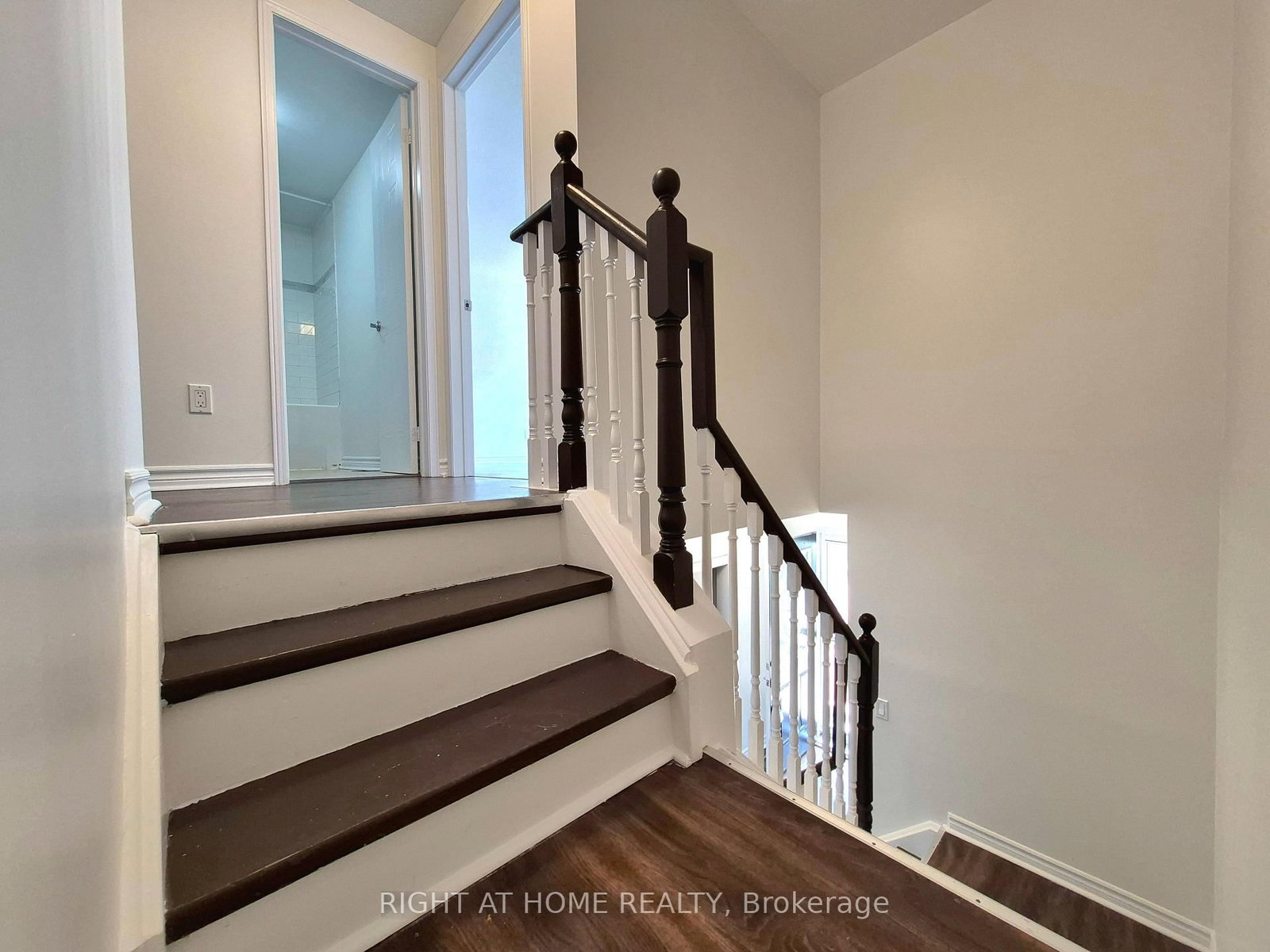 21 Mccullock Crescent • Ajax, ON photo 14