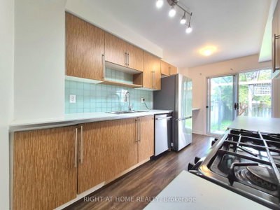 21 Mccullock Crescent • Ajax, ON photo 8