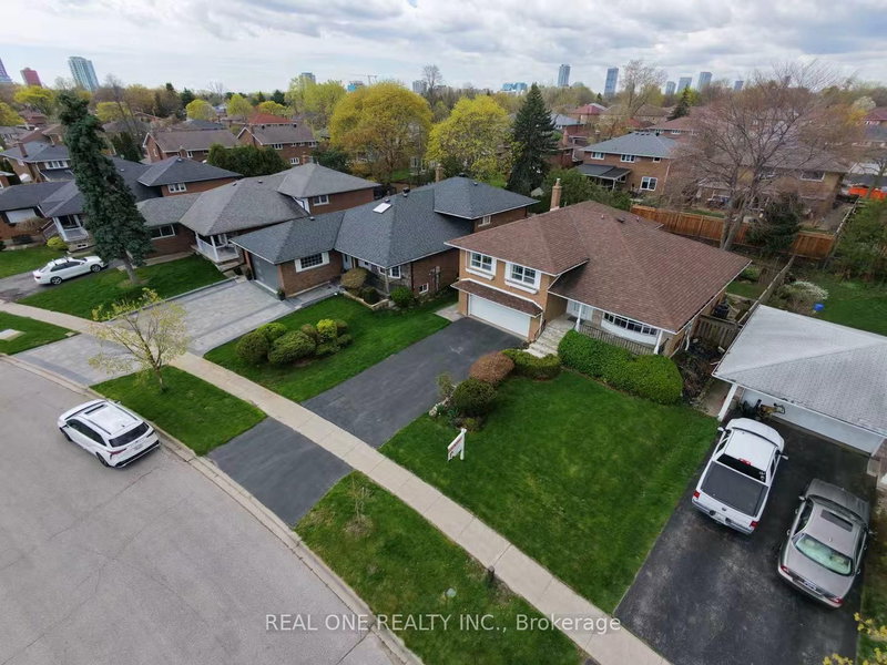 22 Kenmanor Boulevard