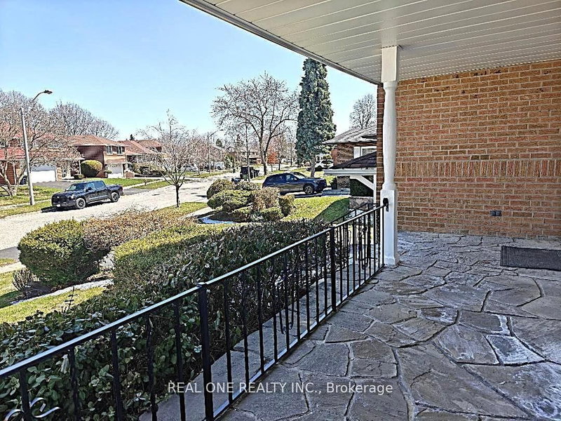22 Kenmanor Boulevard