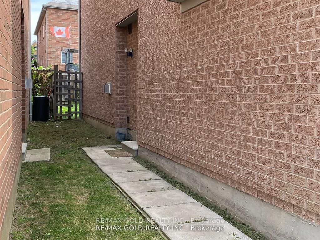27 Middlecote Ajax,ON L1T 0A4 — Photo 9