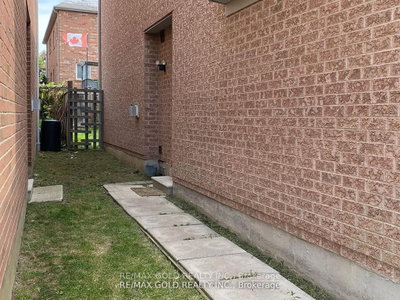 27 Middlecote Ajax,ON L1T 0A4 — Photo 9