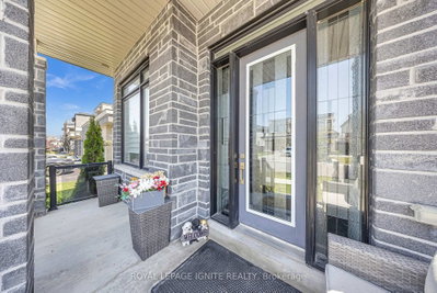 11 Larkin Lane • Clarington, ON photo 4
