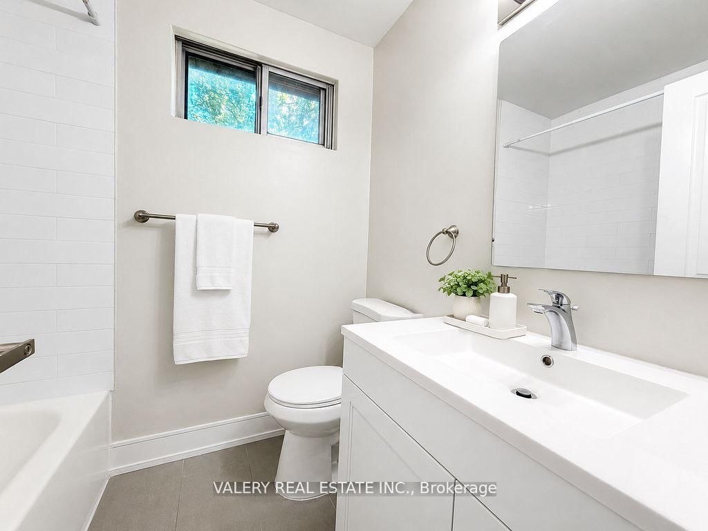 TH69 - 75 Eastdale Avenue 4