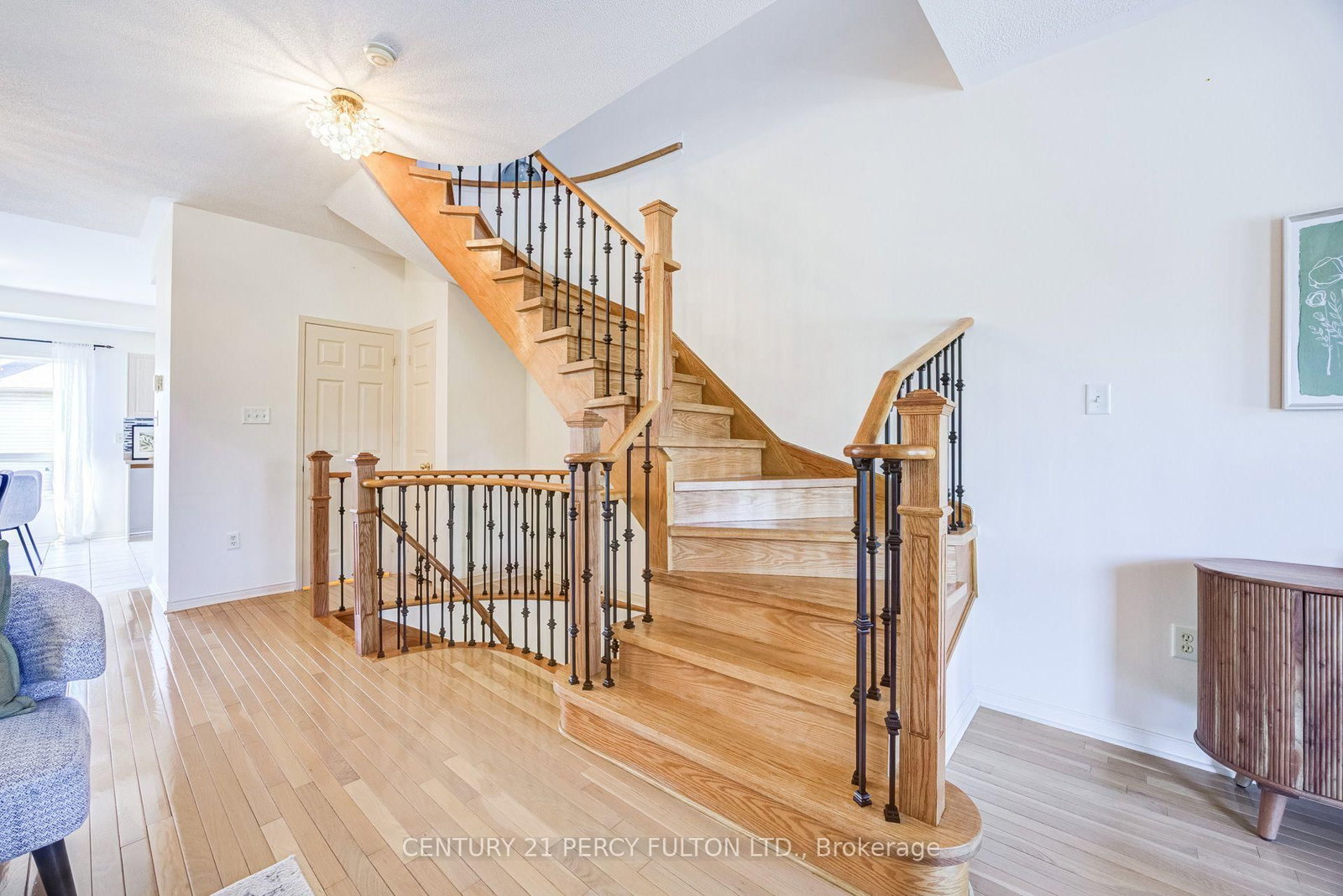 1532 Hummingbird Court • Pickering, ON photo 12