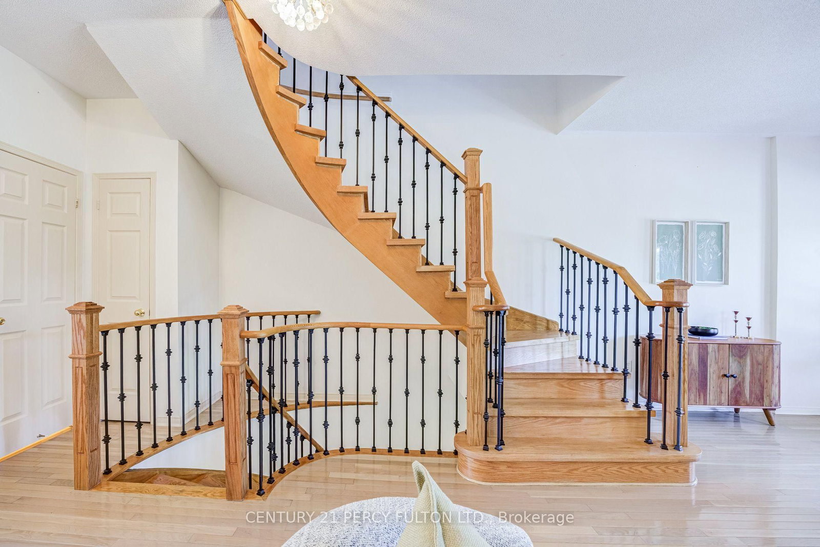 1532 Hummingbird Court • Pickering, ON photo 16