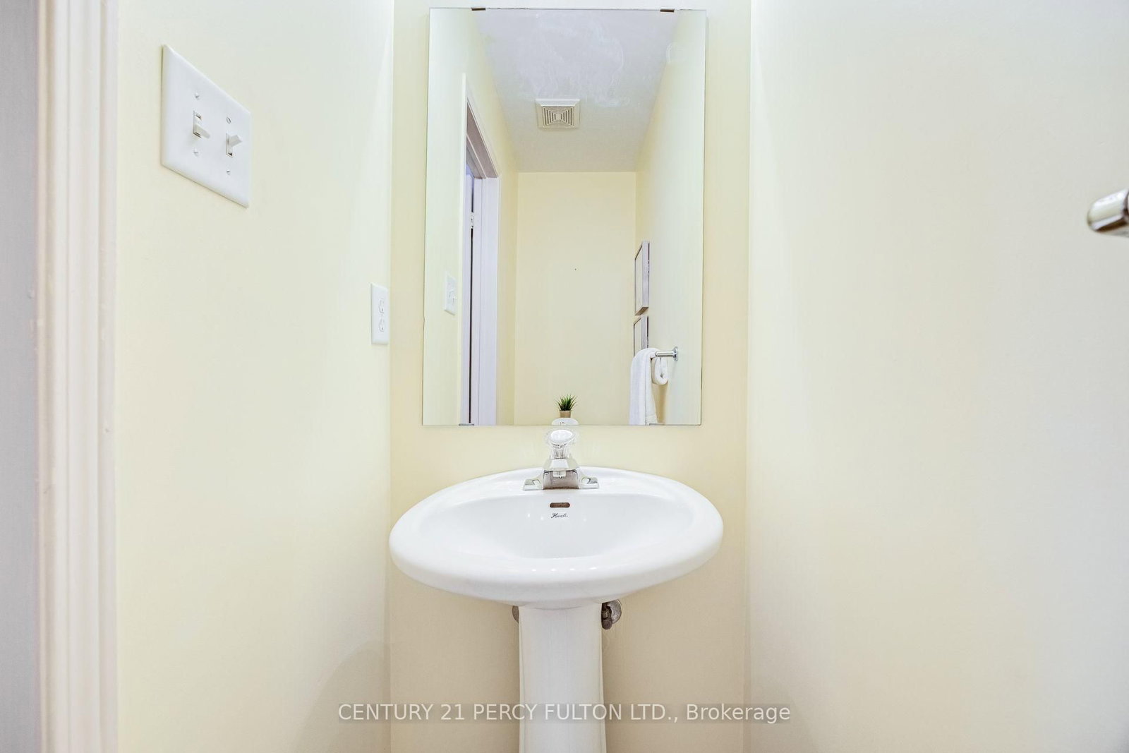 1532 Hummingbird Court • Pickering, ON photo 17