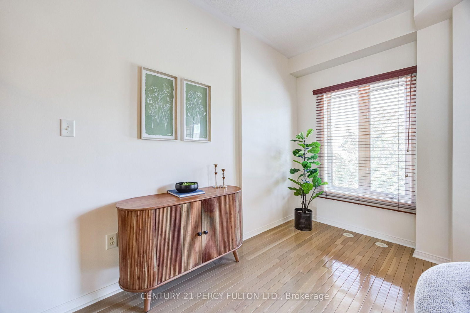 1532 Hummingbird Court • Pickering, ON photo 9