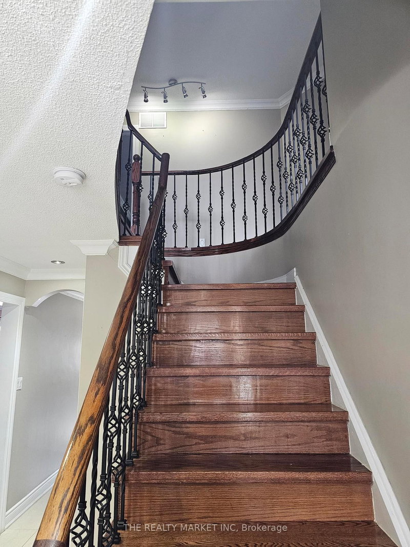 102 William Stephenson Drive