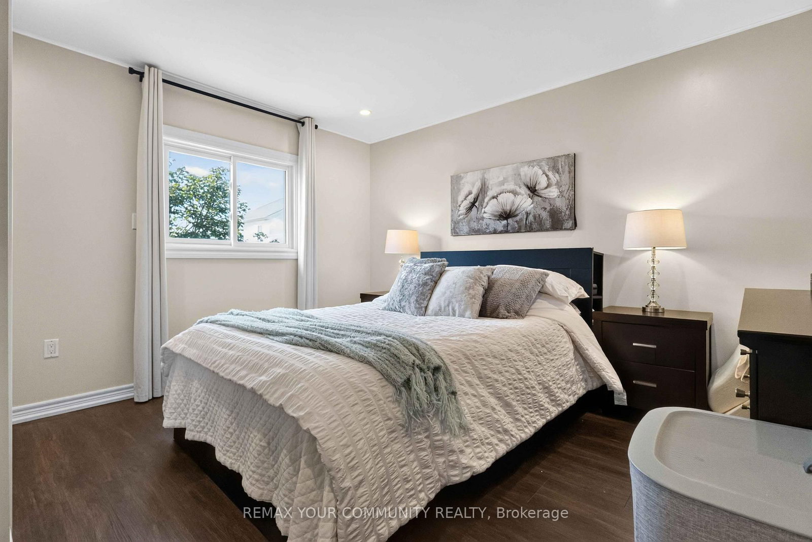 1038 Grandlea Court • Oshawa, ON photo 10