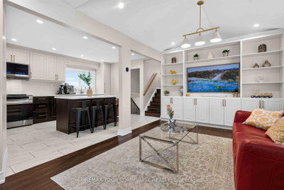 1038 Grandlea Court • Oshawa, ON photo 4