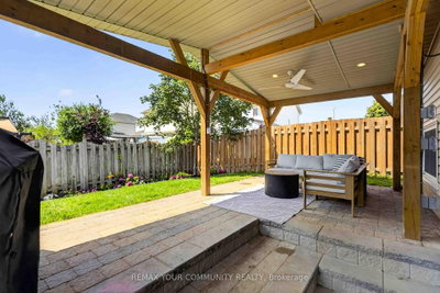 1038 Grandlea Court • Oshawa, ON photo 8