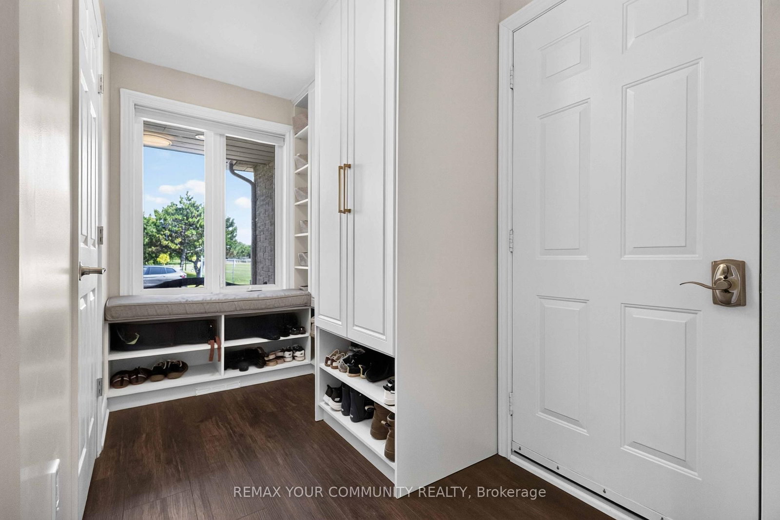 1038 Grandlea Court • Oshawa, ON photo 9