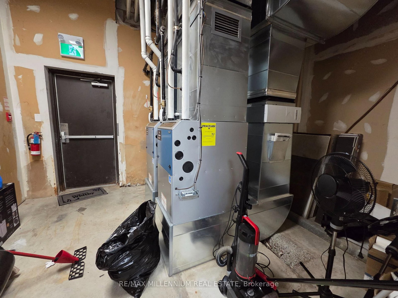 209 Dundas Street E, Unit 7 - Photo 38