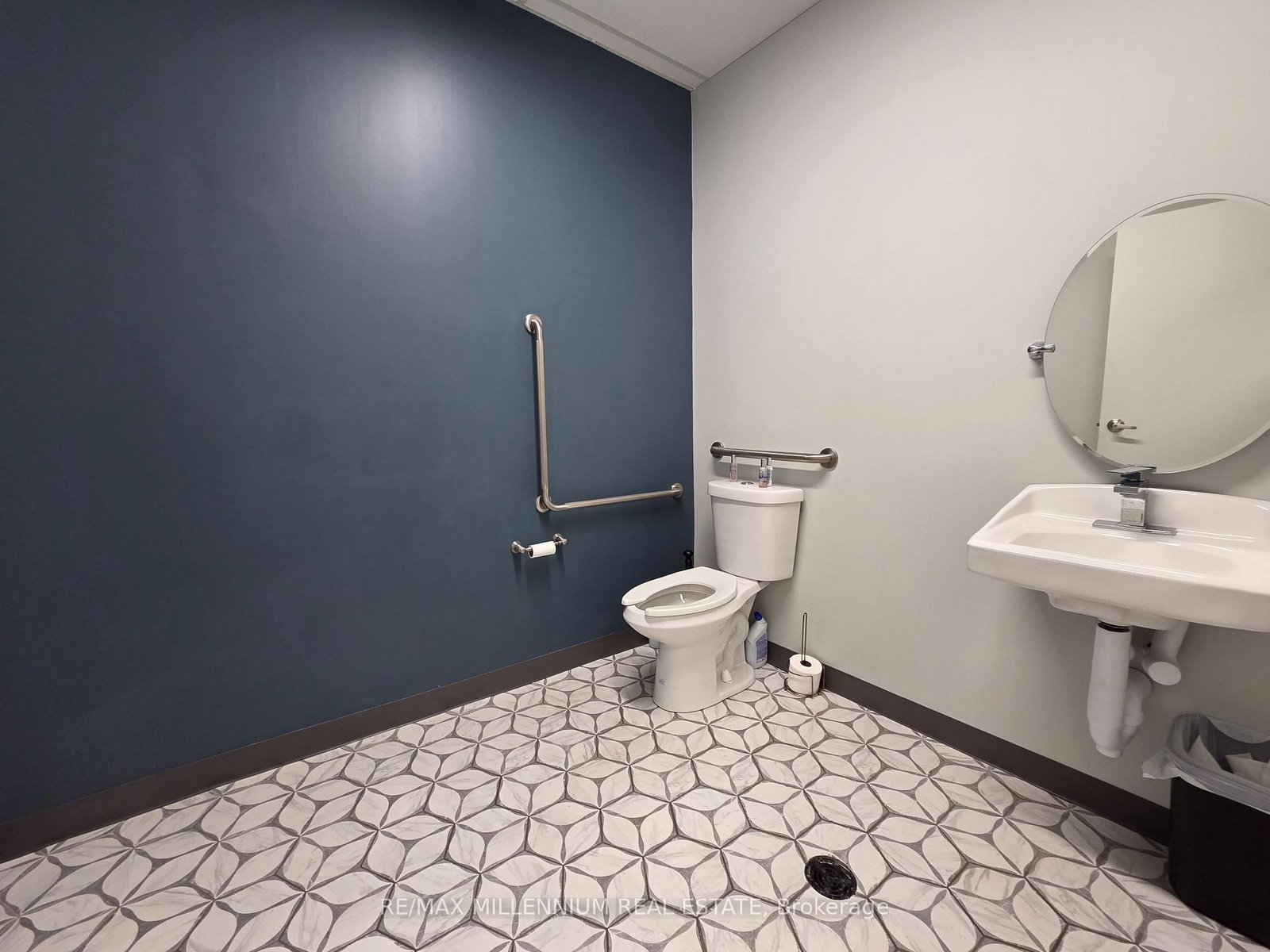 209 Dundas Street E, Unit 7 - Photo 39