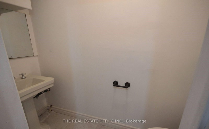 2444 Kingston Toronto,ON M1N 1V3 — Photo 5