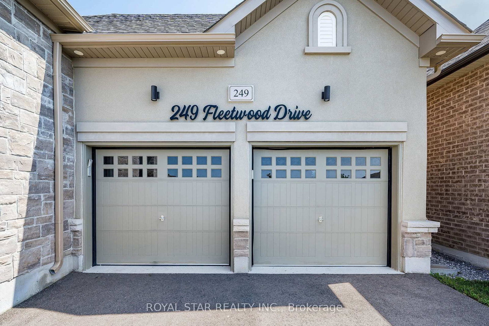 249 Fleetwood Drive • Oshawa, ON photo 4