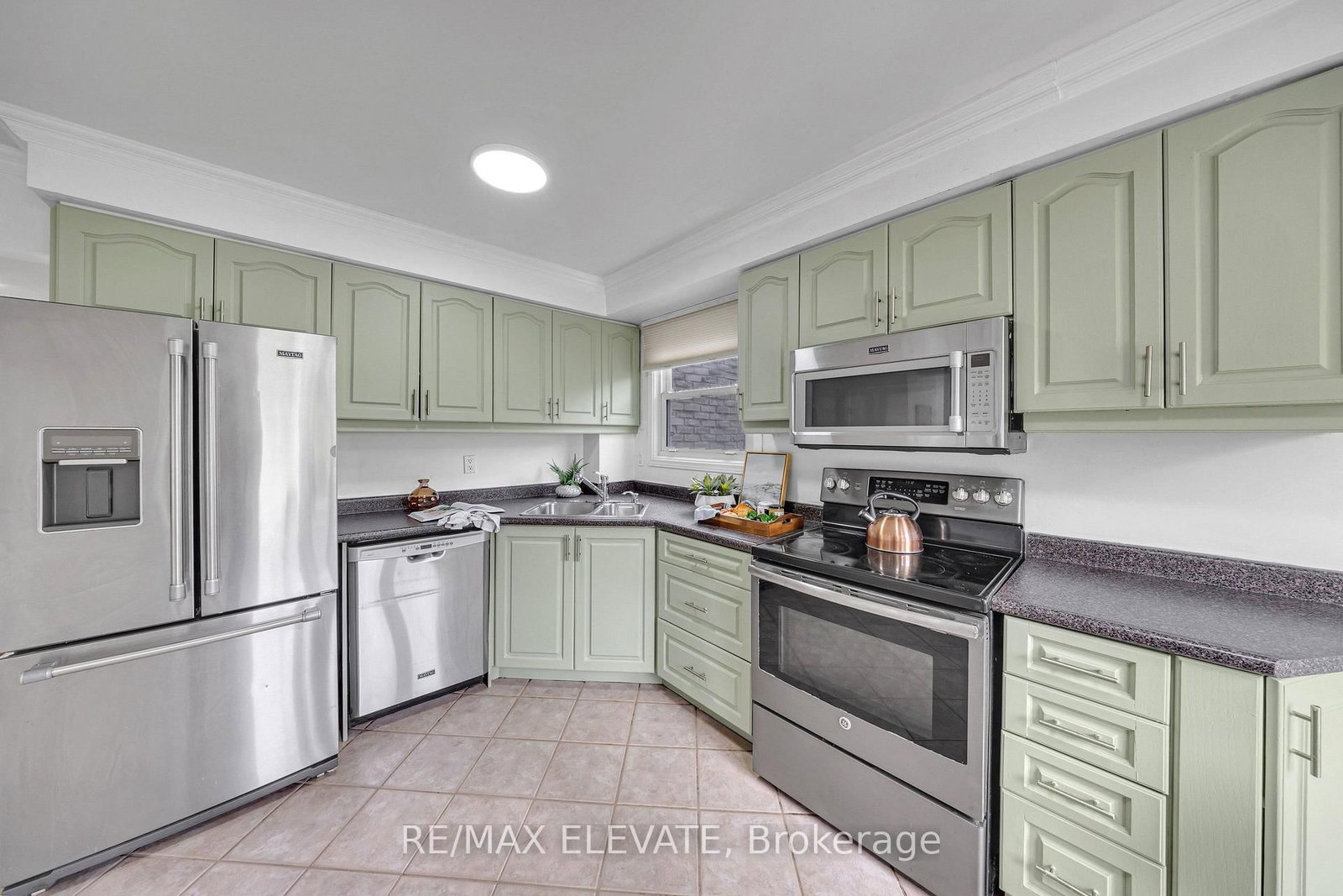 163 Brunswick Court • Oshawa, ON photo 11