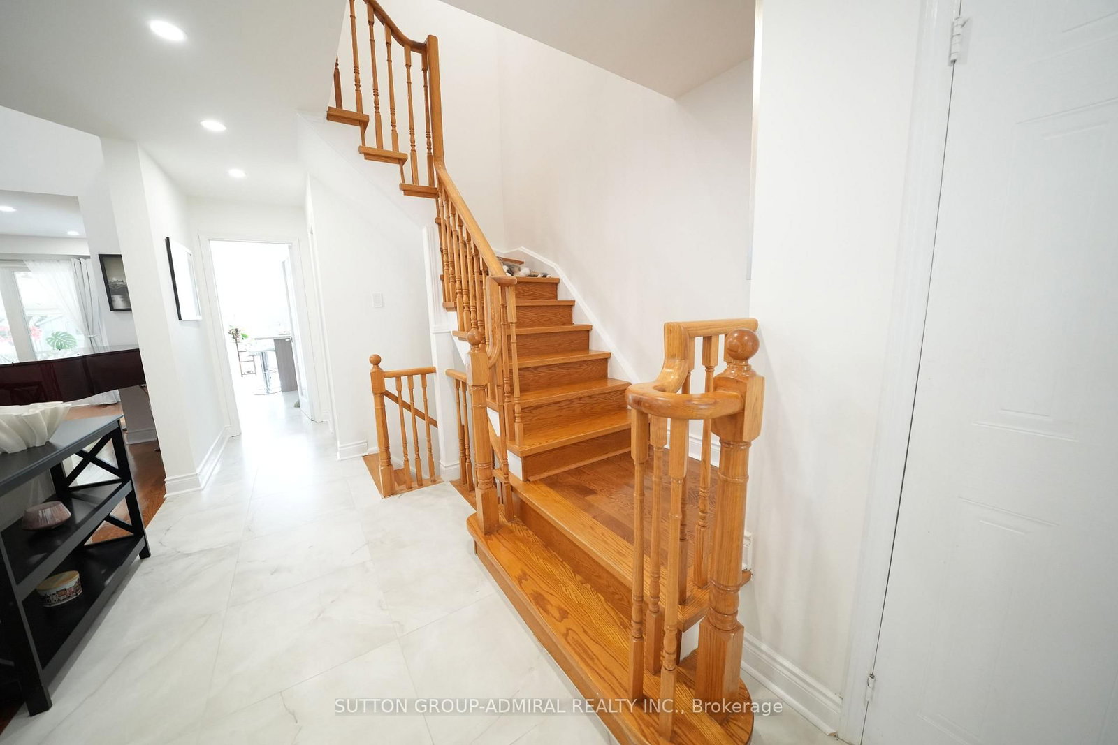 33 Wilderness Drive • Toronto, ON photo 8