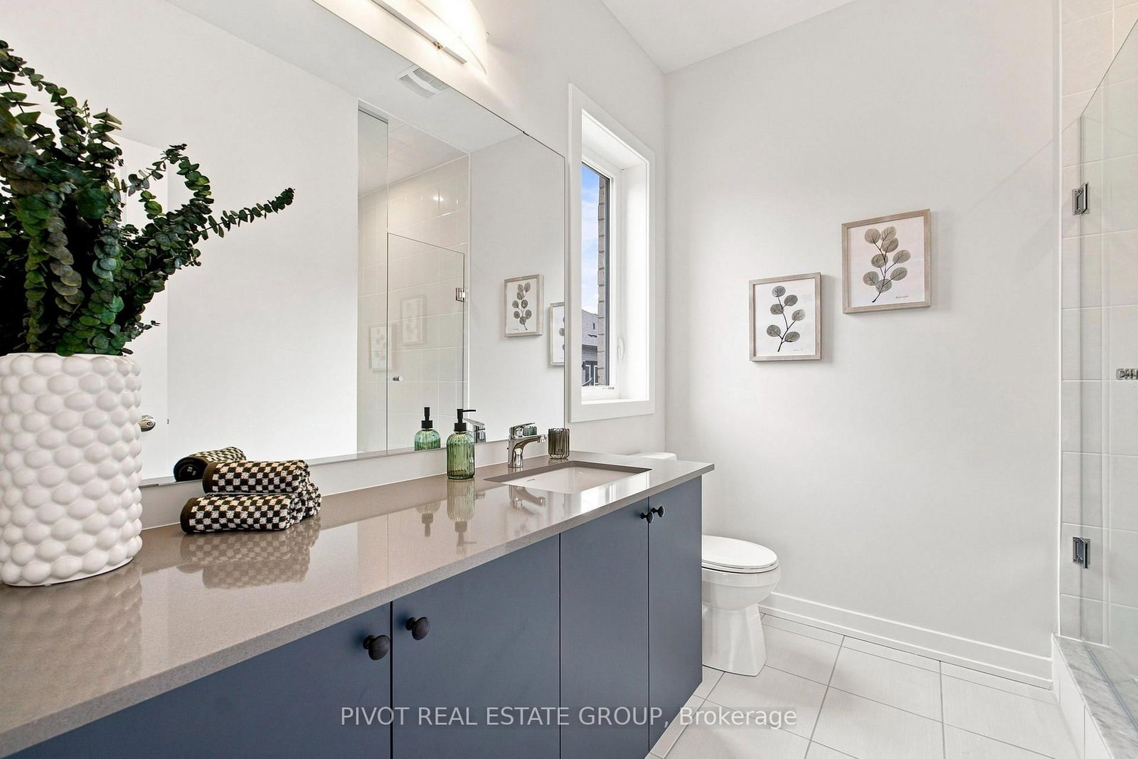 Townhouse sold at 11 Pluto Way, Whitby, Ontario, L1M 0M7 - Brooklin - MLS: E13664458