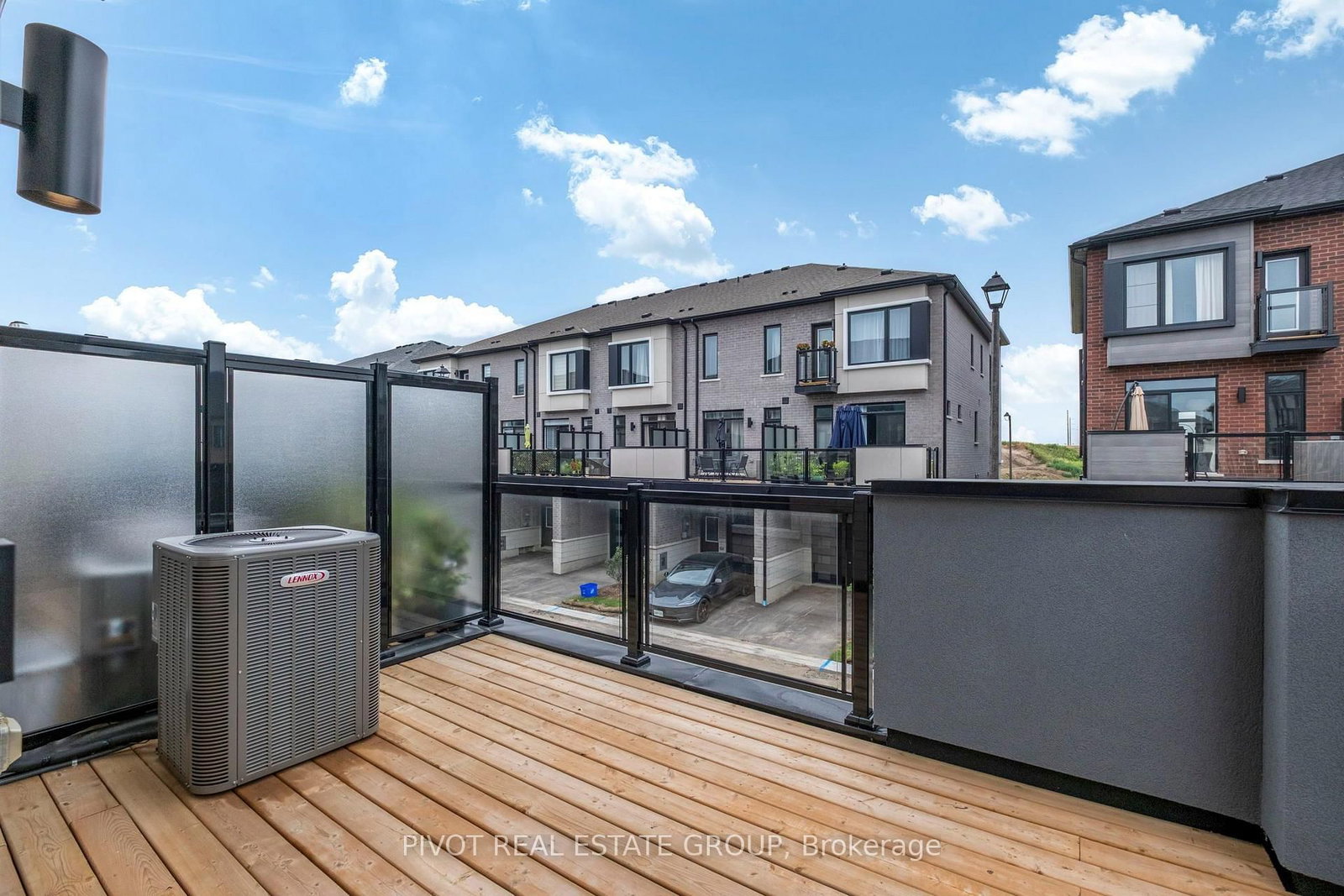 Townhouse sold at 11 Pluto Way, Whitby, Ontario, L1M 0M7 - Brooklin - MLS: E13664458