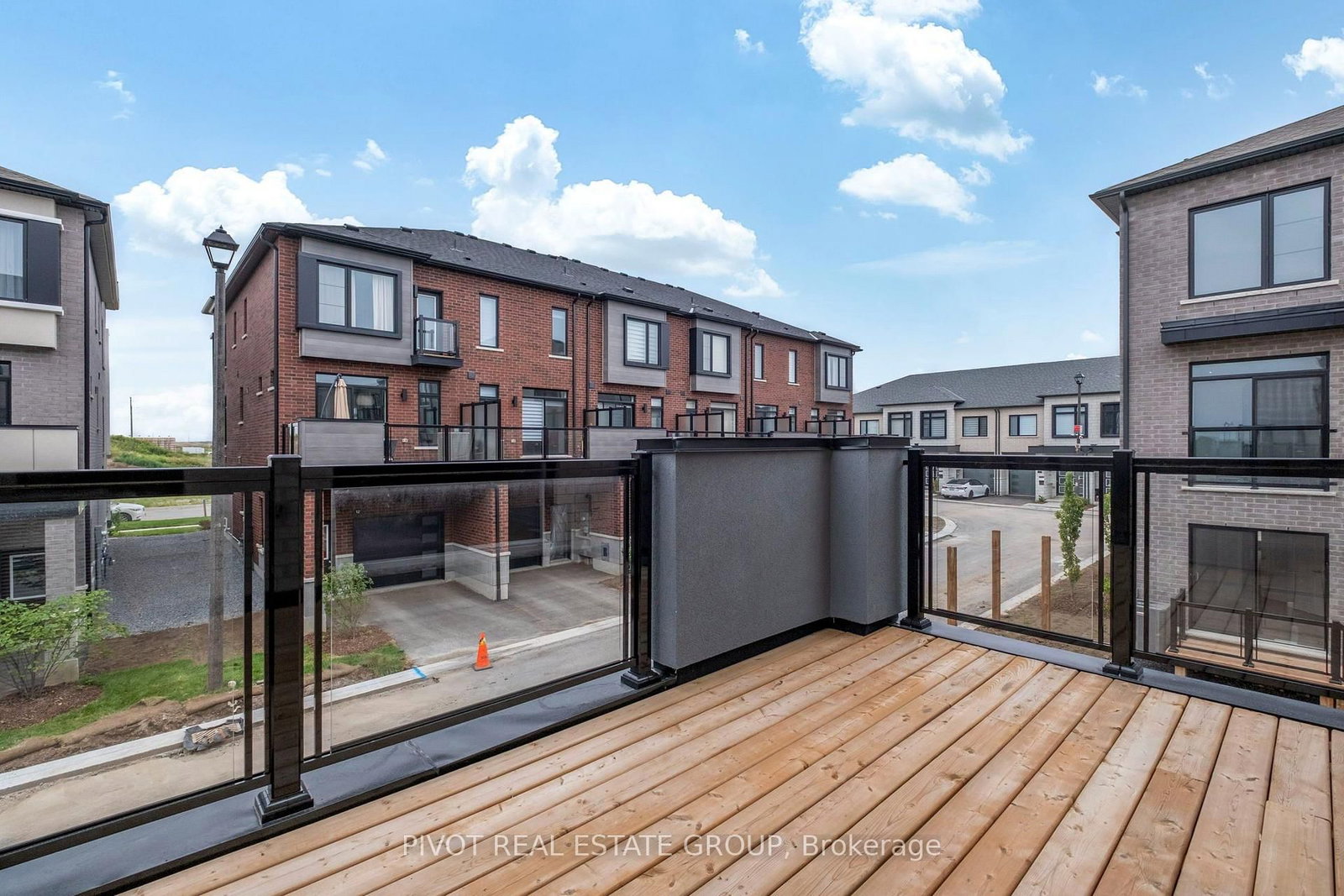 Townhouse sold at 11 Pluto Way, Whitby, Ontario, L1M 0M7 - Brooklin - MLS: E13664458