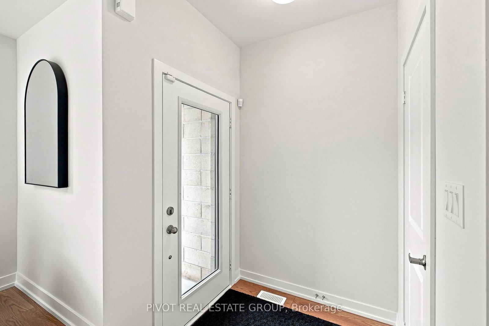 Townhouse sold at 11 Pluto Way, Whitby, Ontario, L1M 0M7 - Brooklin - MLS: E13664458