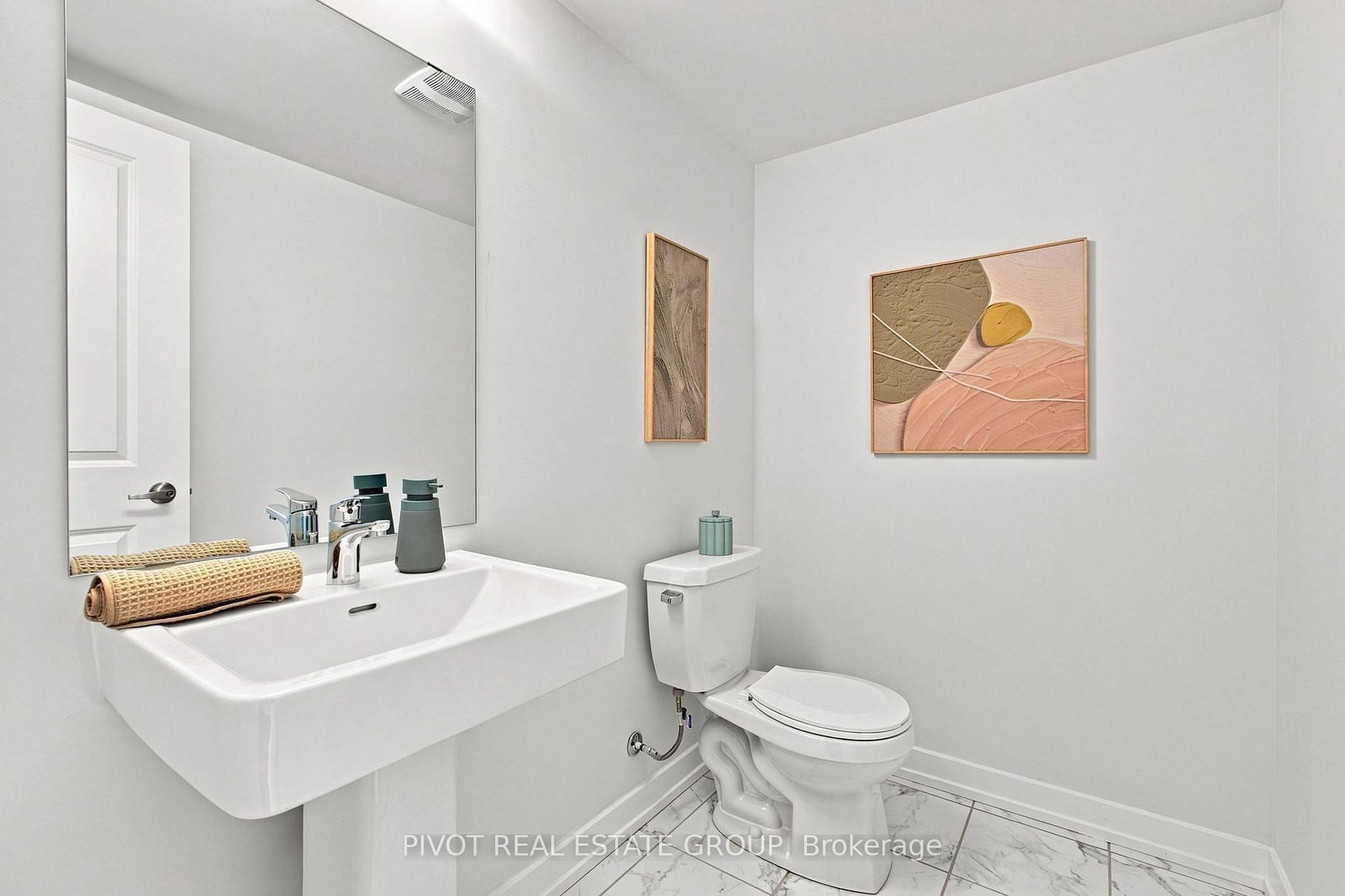 Townhouse sold at 11 Pluto Way, Whitby, Ontario, L1M 0M7 - Brooklin - MLS: E13664458