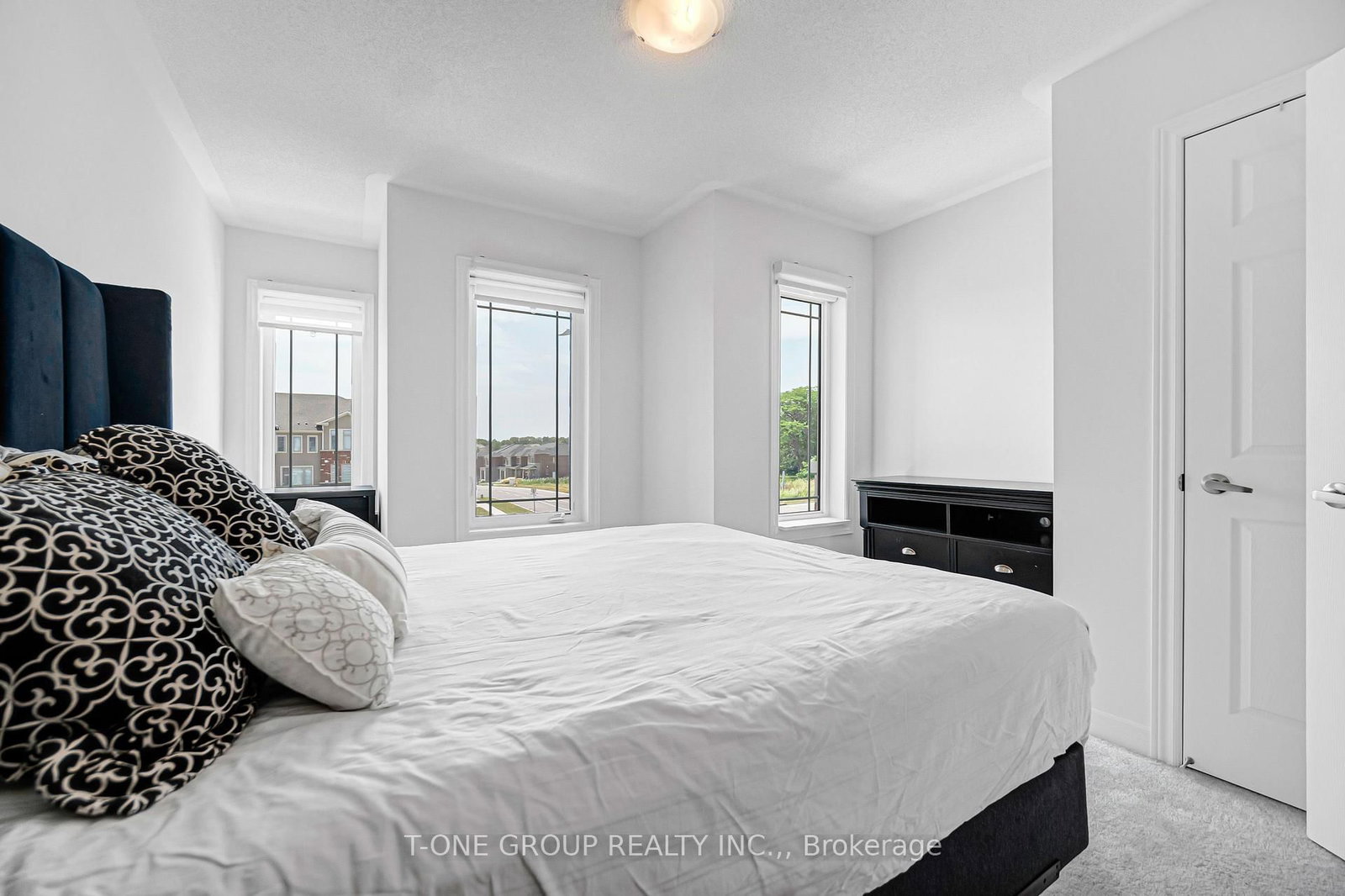 2871 Whites Road • Pickering, ON photo 20