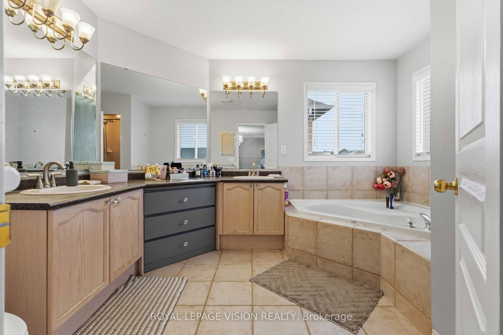 55 Medland Avenue E • Whitby, ON photo 23