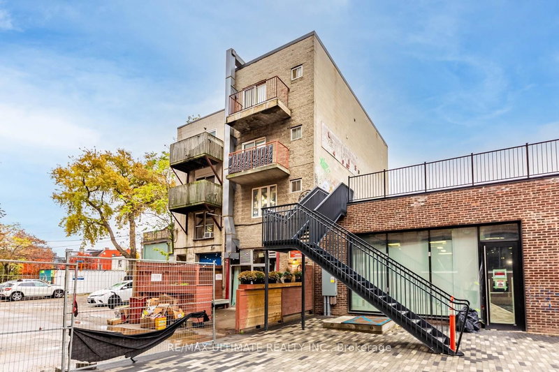 5 - 996 Queen Street E