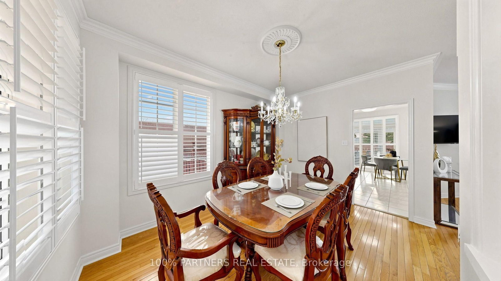 24 Cascaden Street • Toronto, ON photo 8