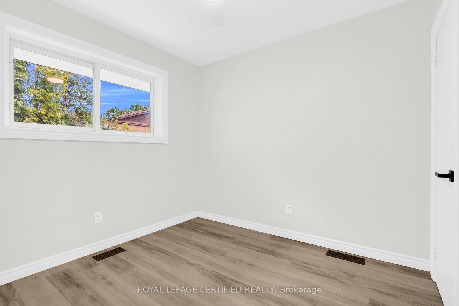 301 Geneva Avenue • Oshawa, ON photo 22