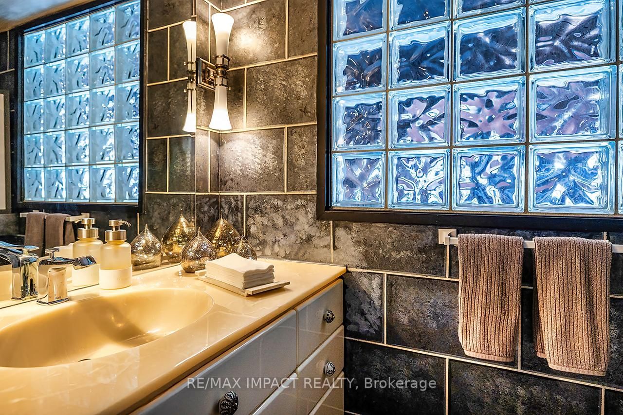 1410 Manitou Drive • Oshawa, ON photo 19