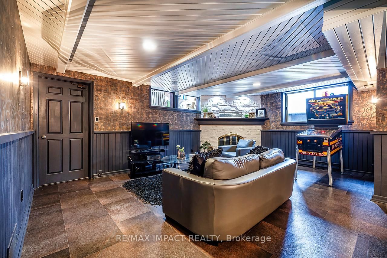 1410 Manitou Drive • Oshawa, ON photo 25