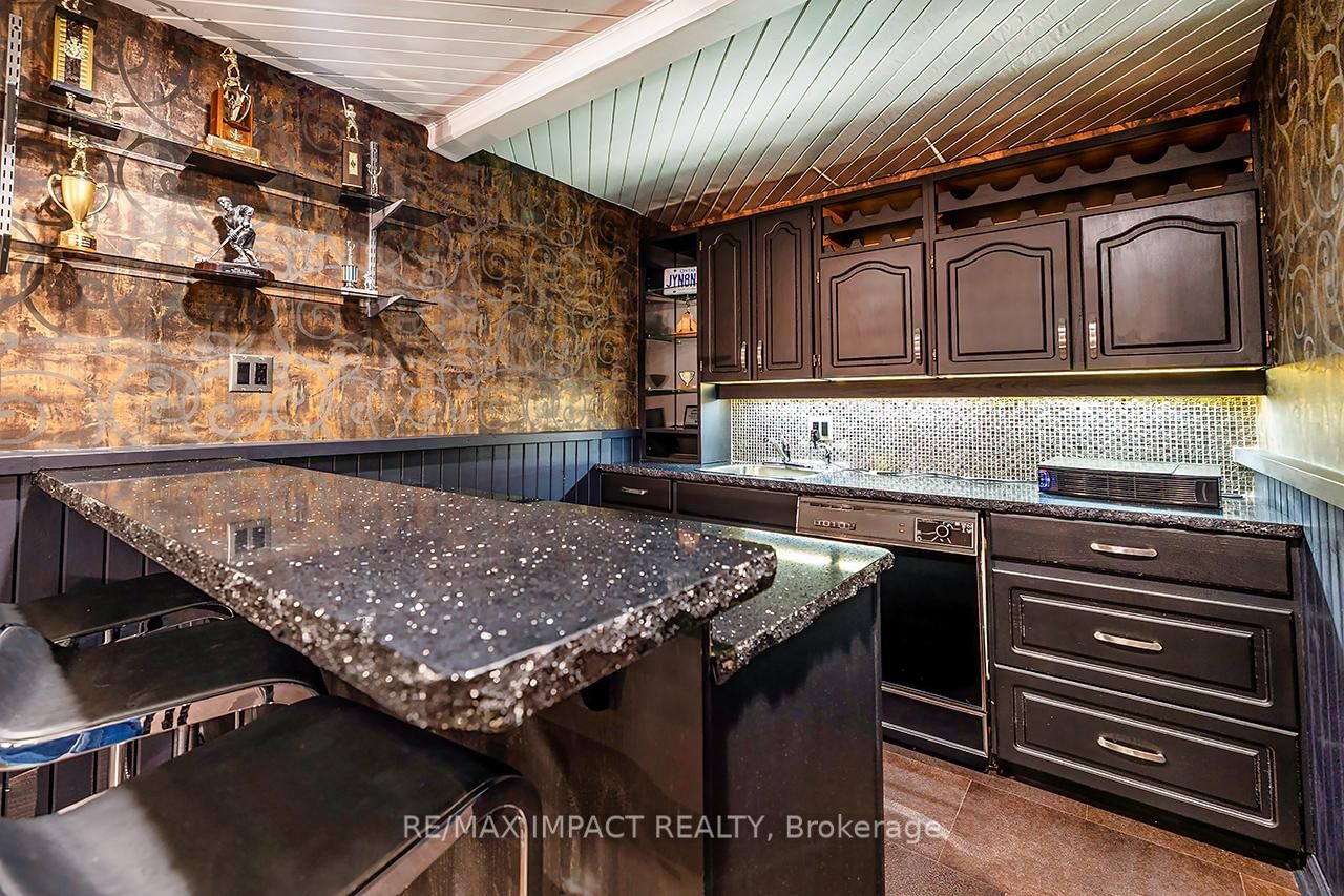 1410 Manitou Drive • Oshawa, ON photo 28