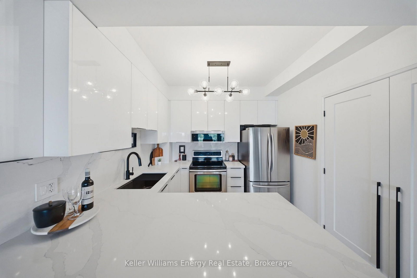 395 LAKEBREEZE Drive • #308 • Clarington, ON photo 18