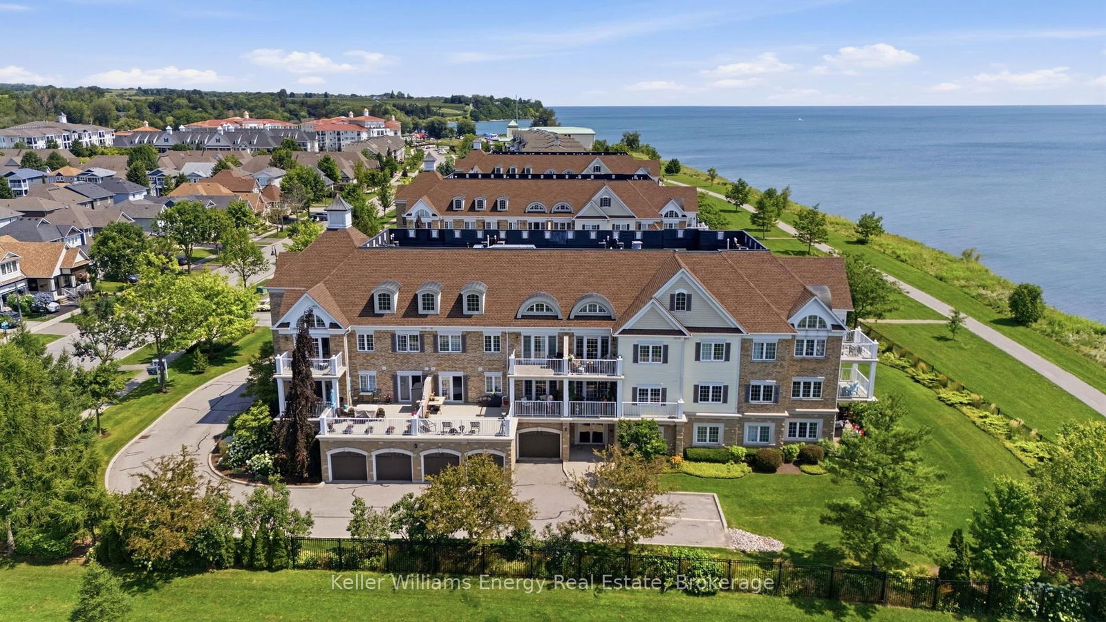 395 LAKEBREEZE Drive • #308 • Clarington, ON photo 2