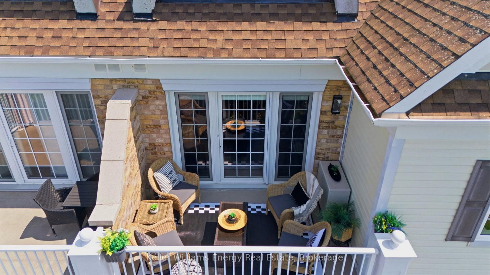 395 LAKEBREEZE Drive • #308 • Clarington, ON photo 3