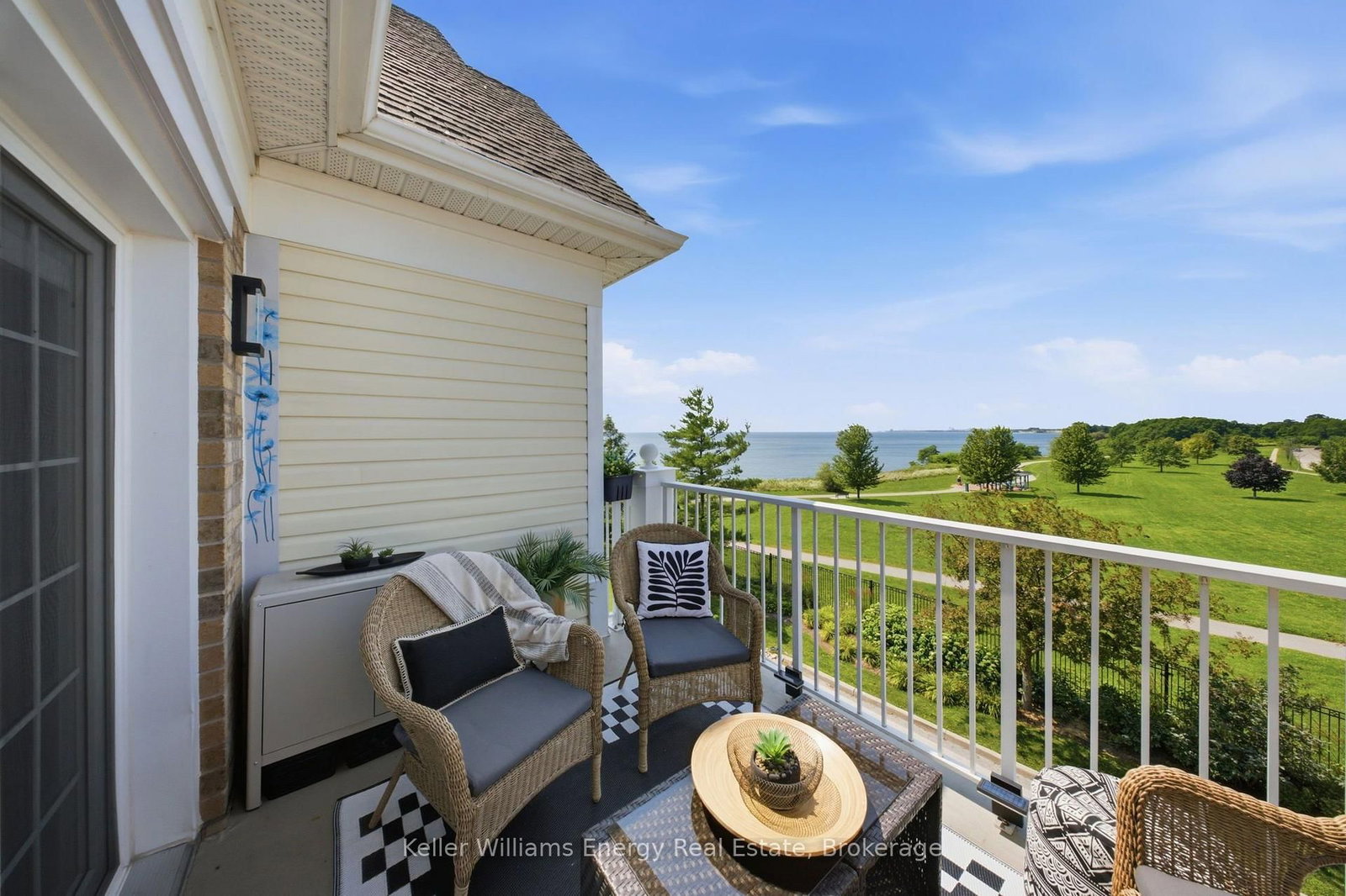 395 LAKEBREEZE Drive • #308 • Clarington, ON photo 31