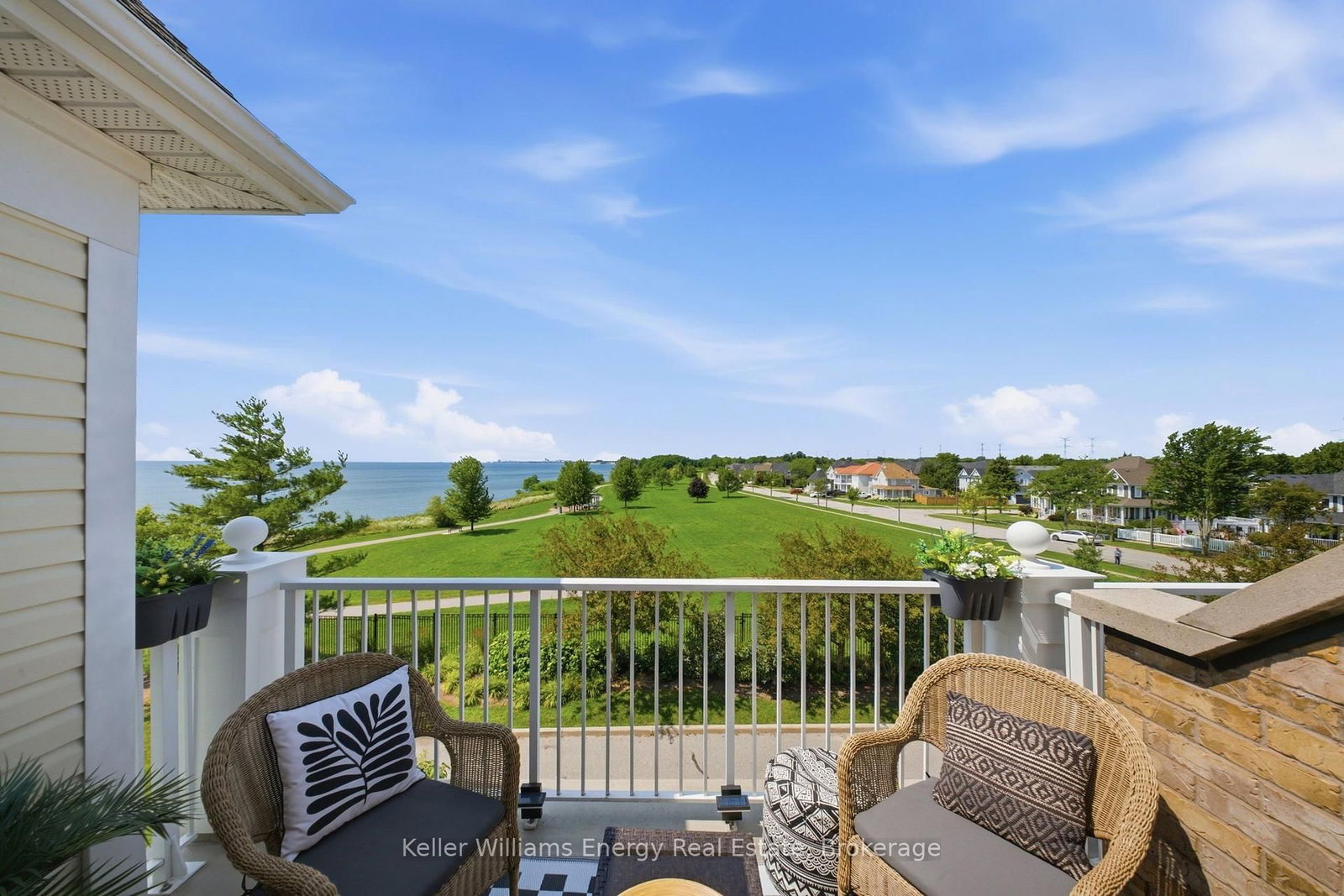 395 LAKEBREEZE Drive • #308 • Clarington, ON photo 32