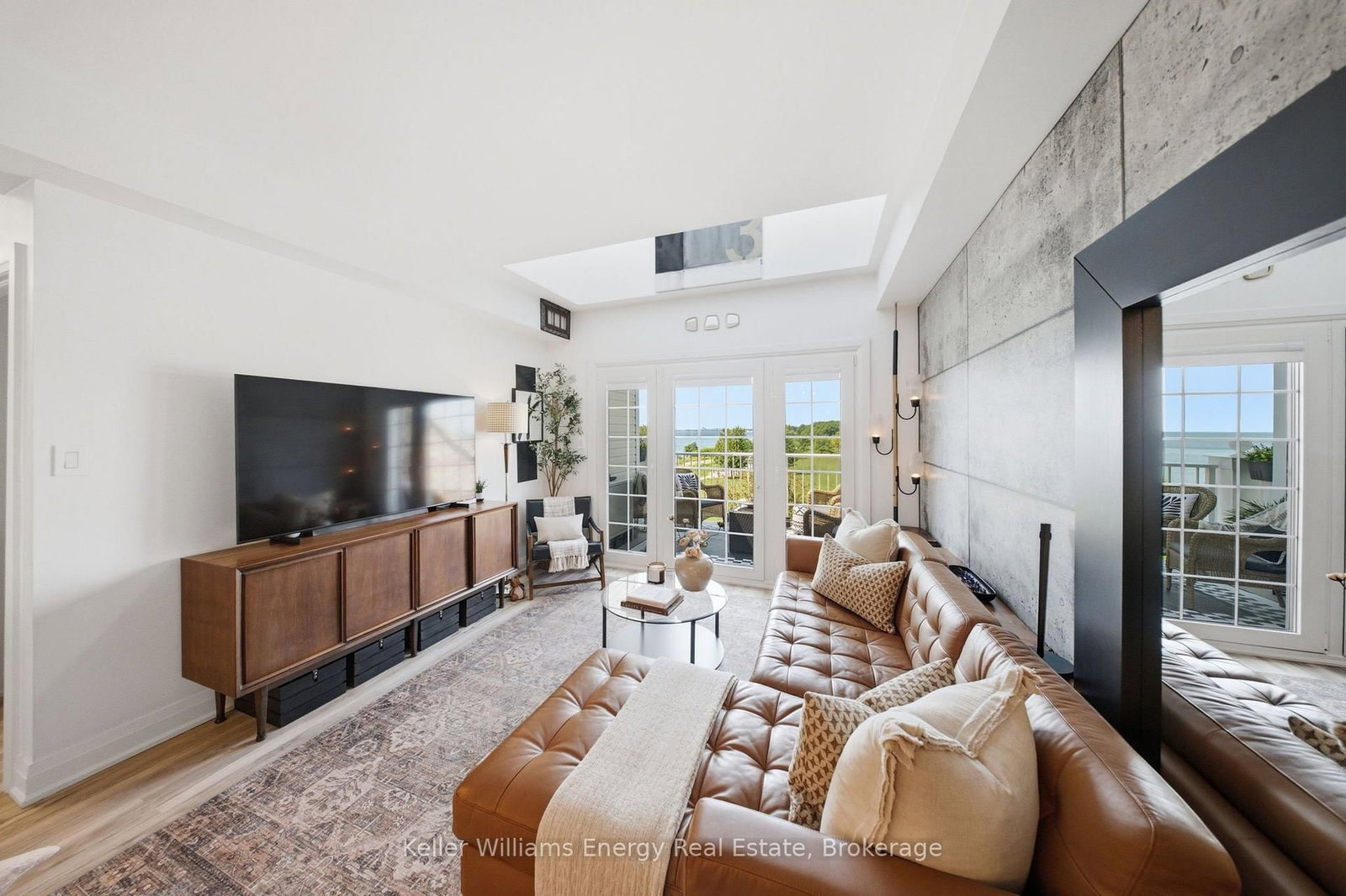395 LAKEBREEZE Drive • #308 • Clarington, ON photo 8