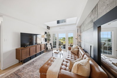 395 LAKEBREEZE Drive • #308 • Clarington, ON photo 8