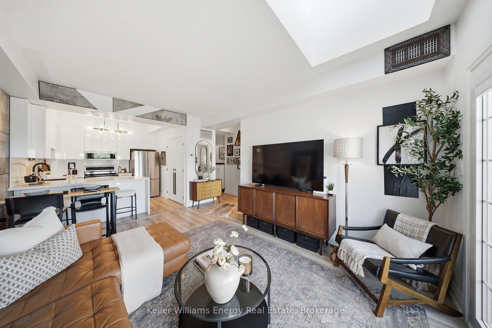 395 LAKEBREEZE Drive • #308 • Clarington, ON photo 9
