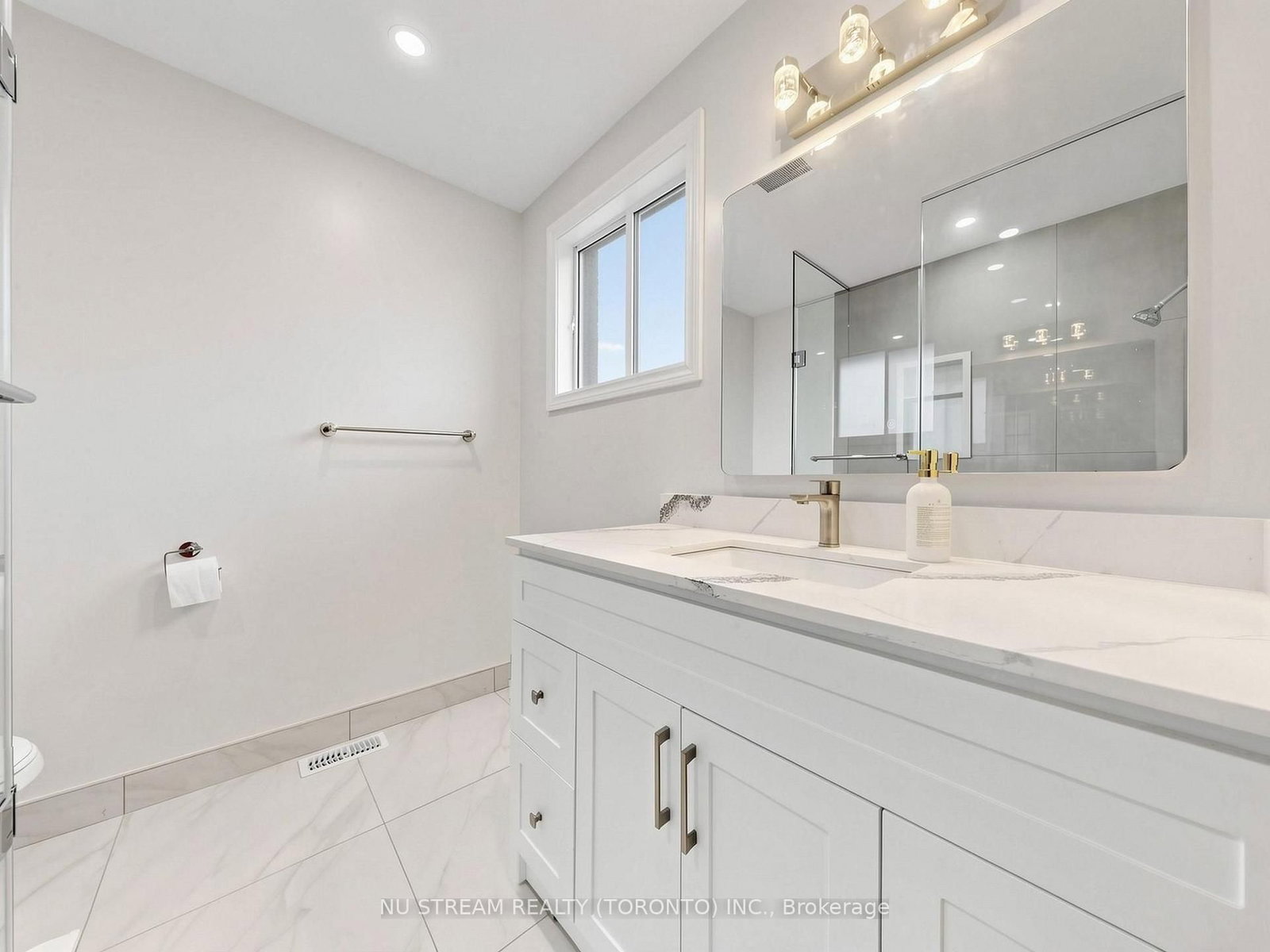 117 Ambercroft Boulevard N • Toronto, ON photo 23