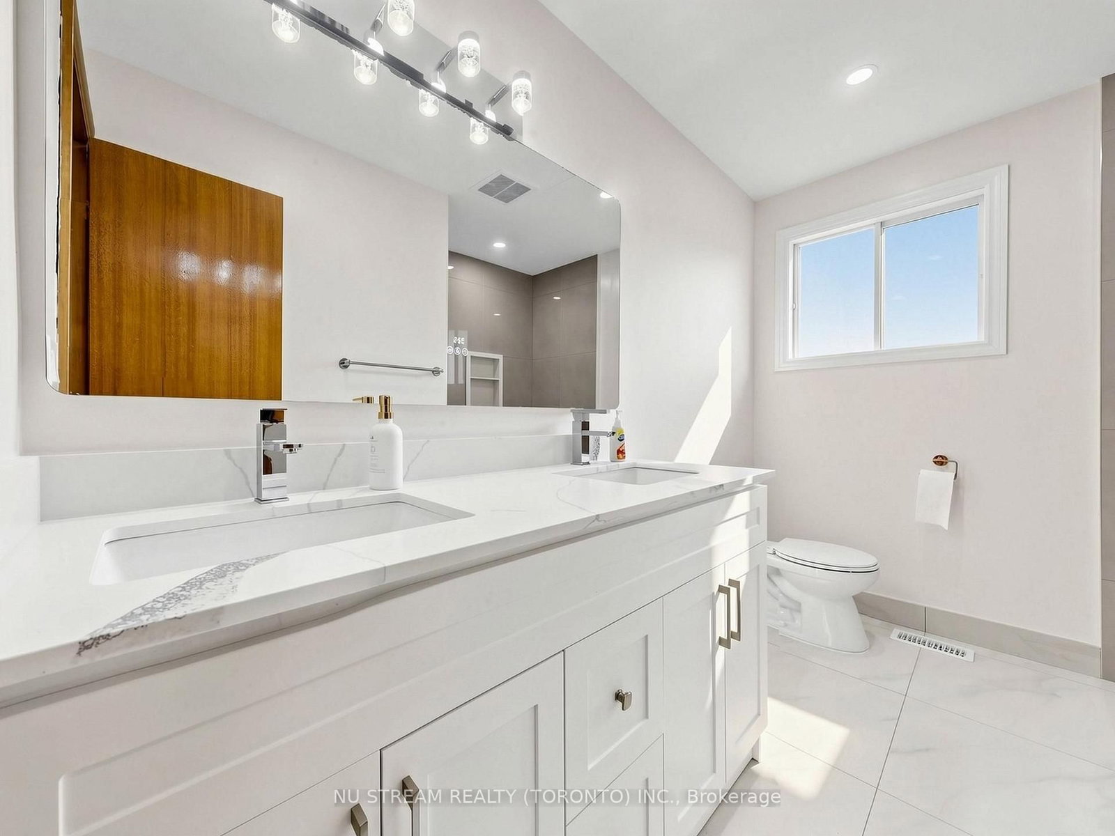 117 Ambercroft Boulevard N • Toronto, ON photo 29