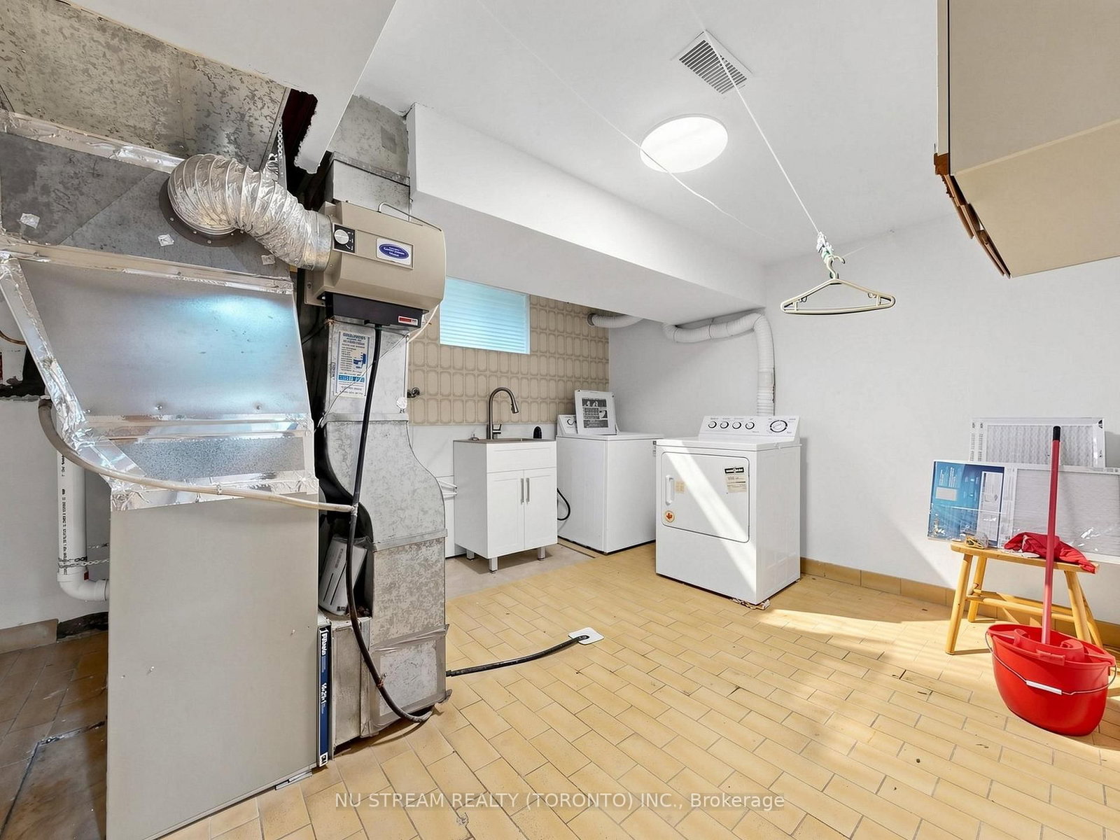 117 Ambercroft Boulevard N • Toronto, ON photo 36