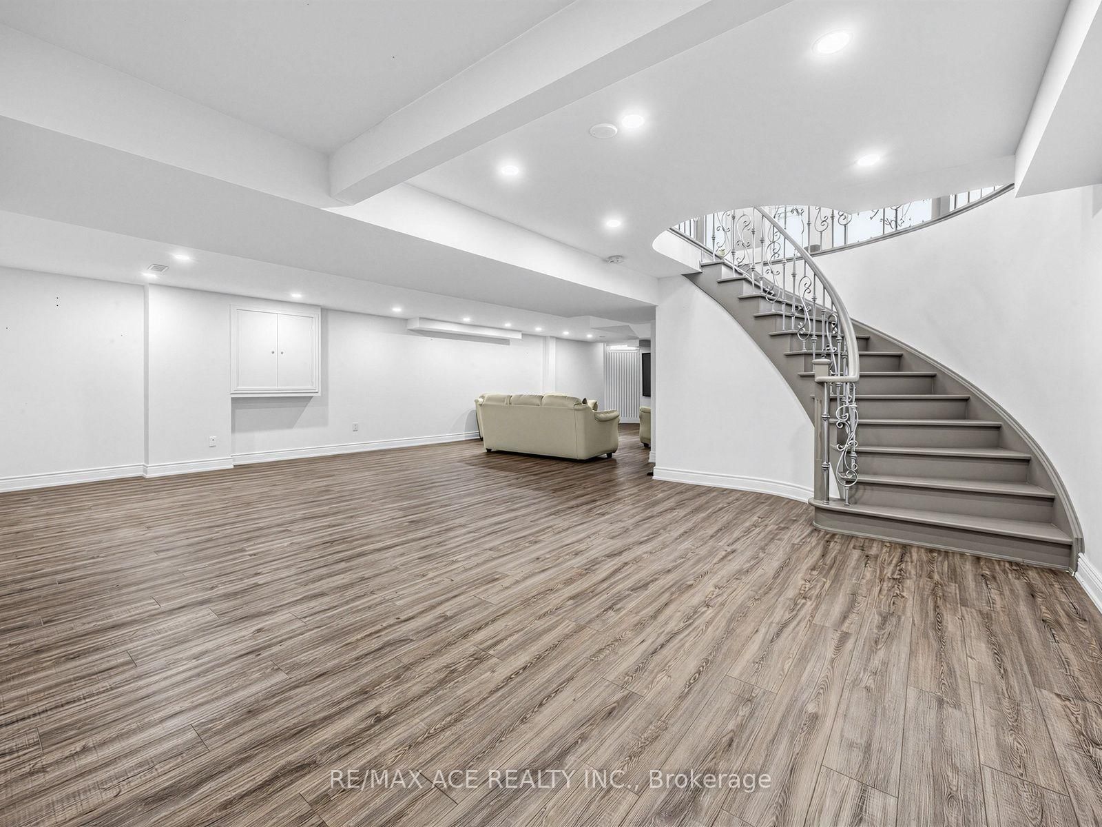 2396 Southcott Road - Photo 39