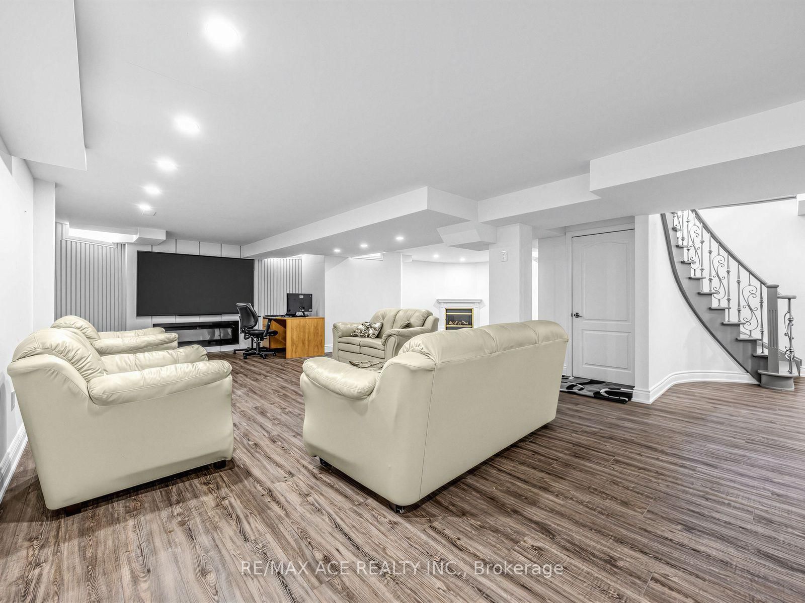 2396 Southcott Road • Pickering, ON photo 42